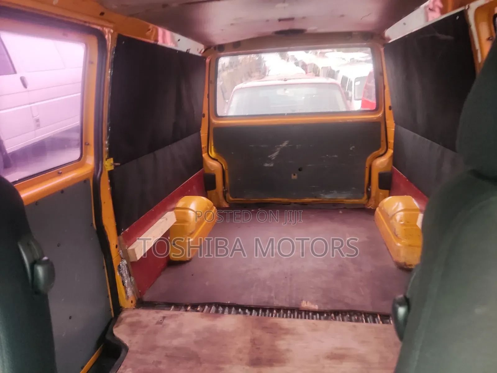 Volkswagen Transporter 2005 Yellow