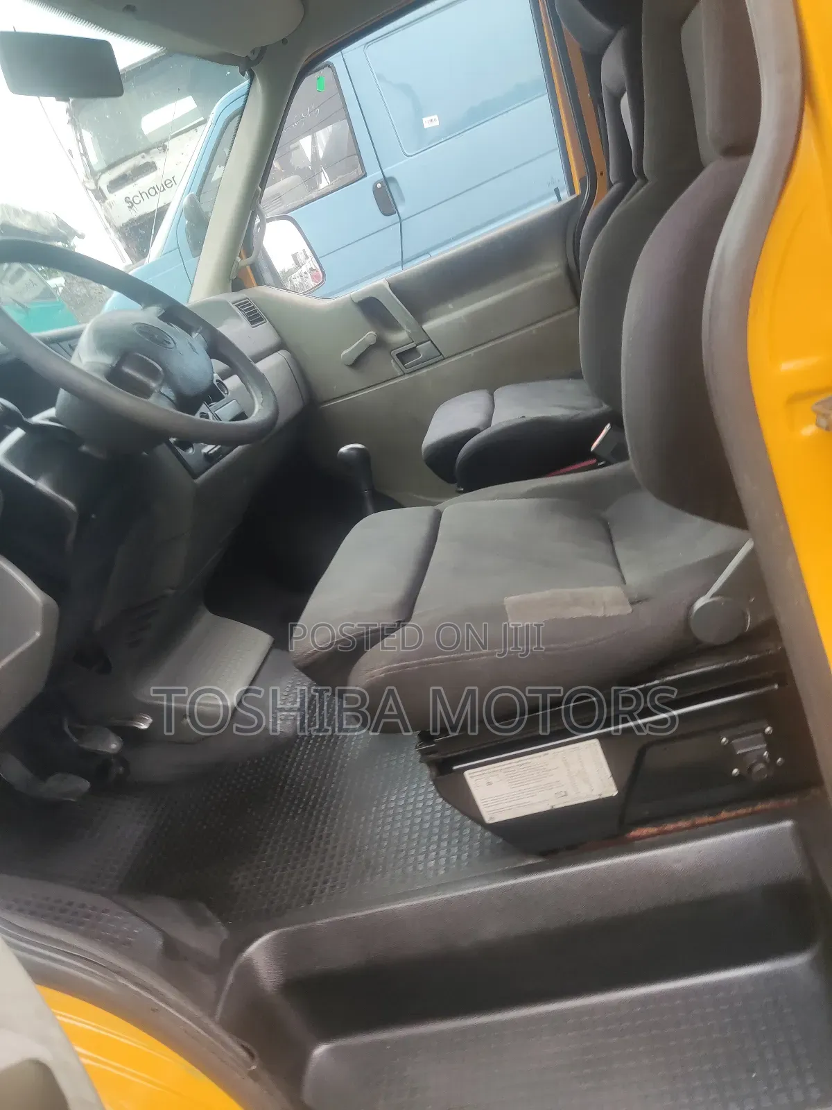 Volkswagen Transporter 2005 Yellow