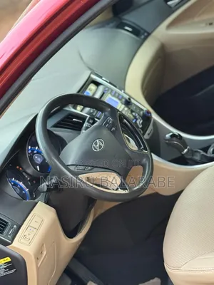 Hyundai Sonata Limited 2.0T Sedan (2.0L 4cyl 6A) 2013 Red