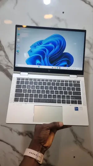 Laptop HP EliteBook 830 G8 1GB Intel Core i7 SSD 512GB