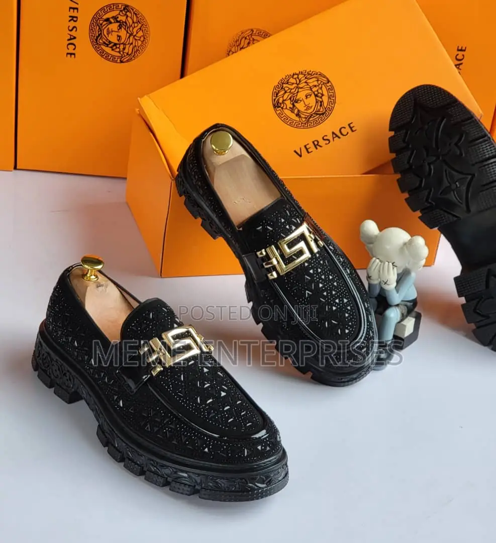 Classic Shoe With Shiny Stones 
