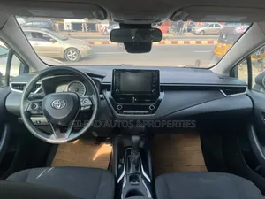 Toyota Corolla LE 2021 Silver