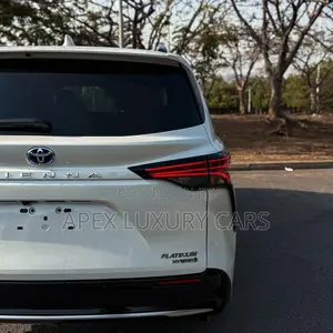 New Toyota Sienna Platinum 2022 White