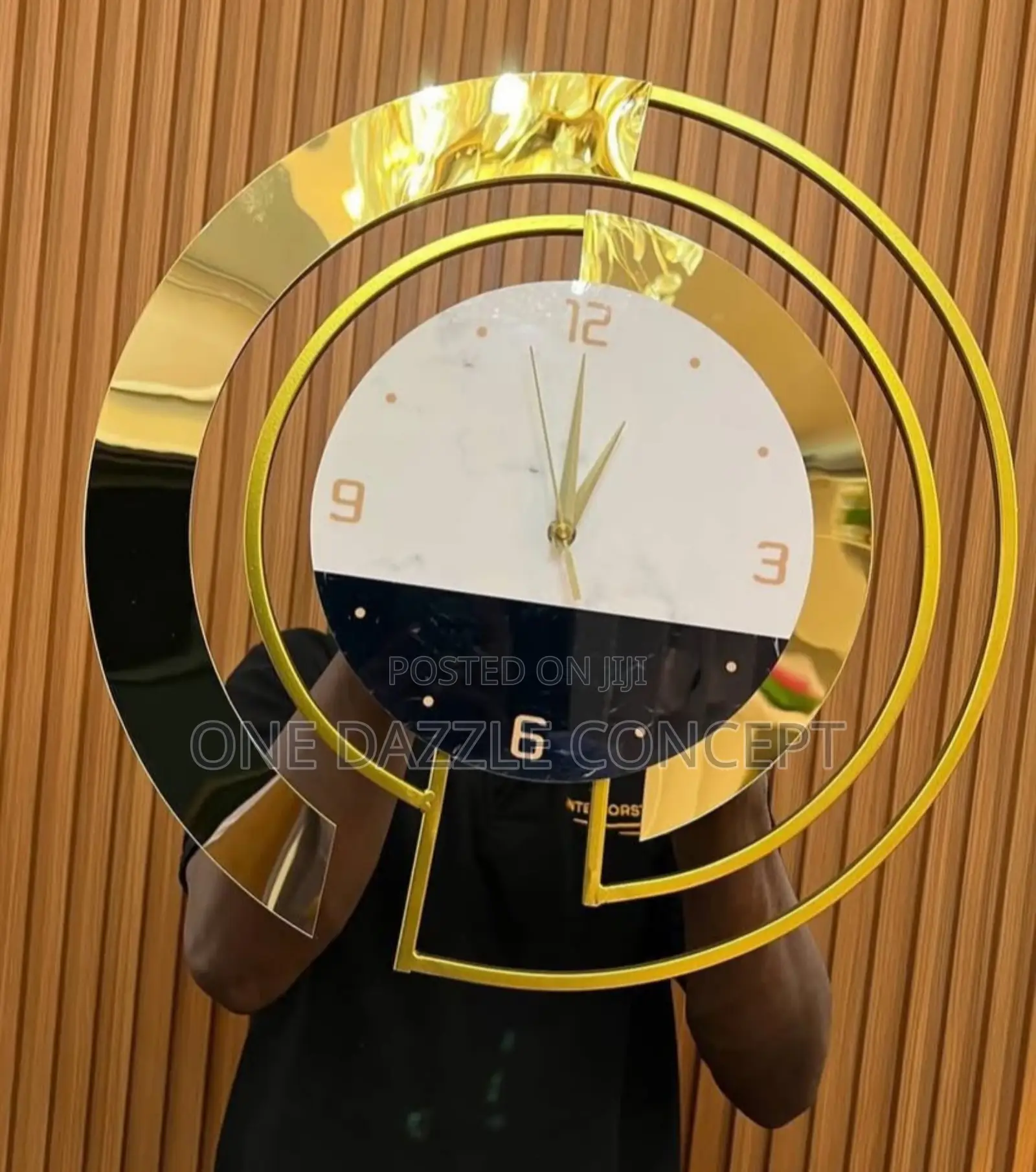 Unique Classy Wall Clock