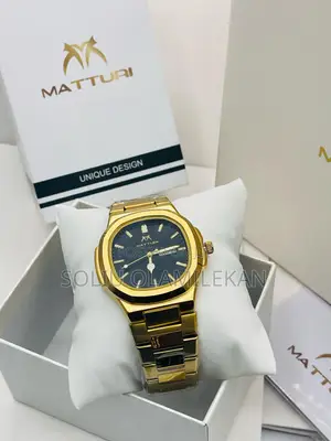 Photo - Maturri Waterproof Chain Wristwatch