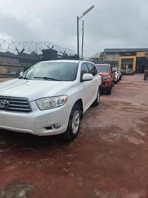 Photo - Toyota Highlander V6 2009 White