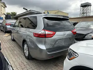 Toyota Sienna XLE Premium 8 Passenger (3.5L 6cyl 6A) 2016 Gray