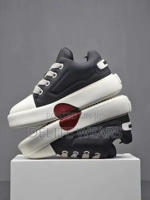Photo - Premium Quality Luxury-sneakers New Available