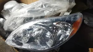 Set Of Head Light For Toyota Matrix 2006