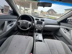 Toyota Camry LE 4dr Sedan (2.5L 4cyl 6AM) 2010 Gray