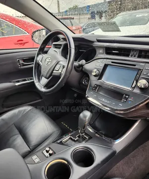 Toyota Avalon XLE FWDSedan (3.6L 6cyl 6A) 2016 Red