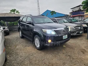 Toyota Fortuner 2.7 AWD 2012 Black