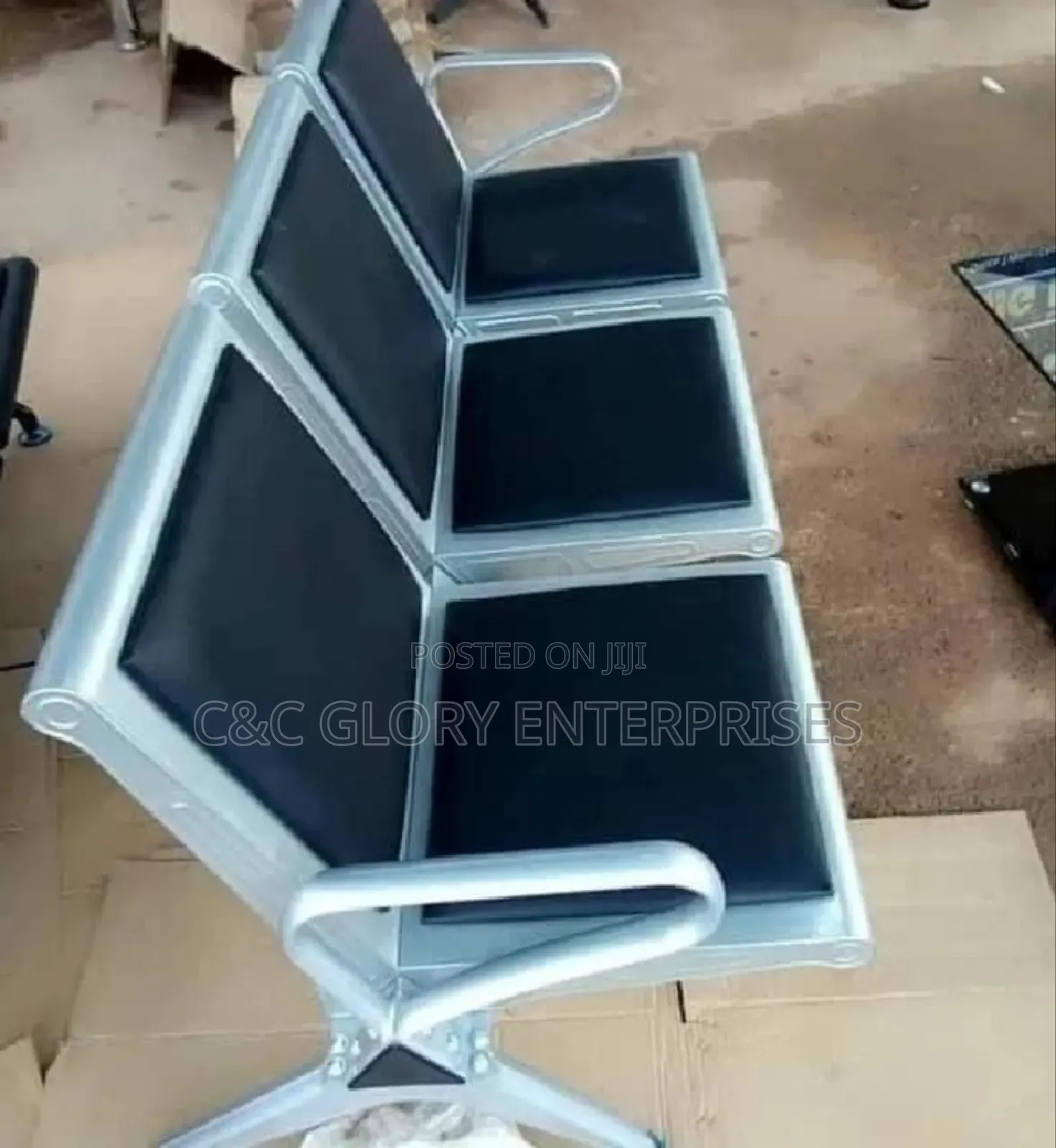 3-in-1 Visitors' Seat.