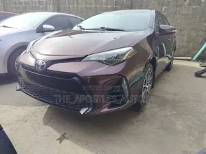 Toyota Corolla SE (1.8L 4cyl 6M) 2018 Burgundy