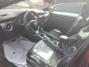 Toyota Corolla SE (1.8L 4cyl 6M) 2018 Burgundy