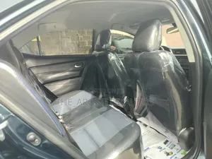 Toyota Corolla SE (1.8L 4cyl 6M) 2019 Blue