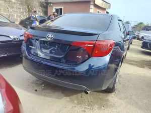 Toyota Corolla SE (1.8L 4cyl 6M) 2019 Blue