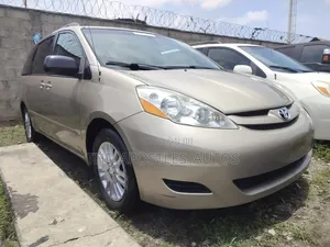 Toyota Sienna LE AWD 2008 Gold