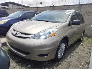Toyota Sienna LE AWD 2008 Gold