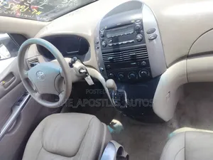 Toyota Sienna LE AWD 2008 Gold