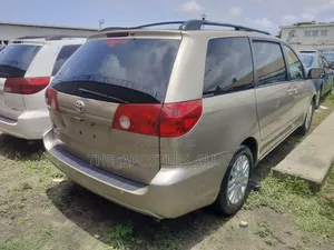 Toyota Sienna LE AWD 2008 Gold