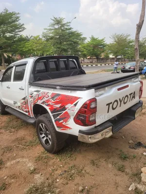 Photo - Toyota Hilux 2023 White