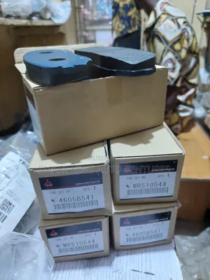 Original Japan Brake Pad for Mitsubishi Pajero 2018