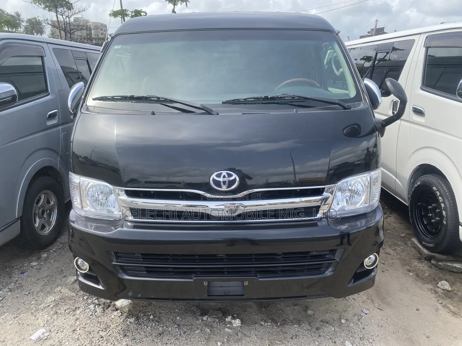 Toyota HiAce 2010 Black