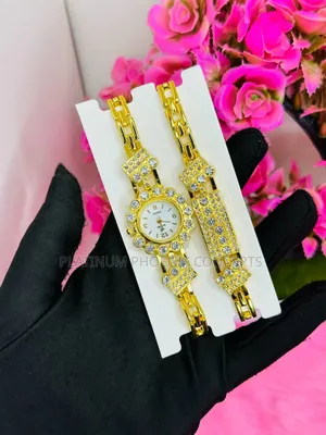 Wristwatch With Hand Chain