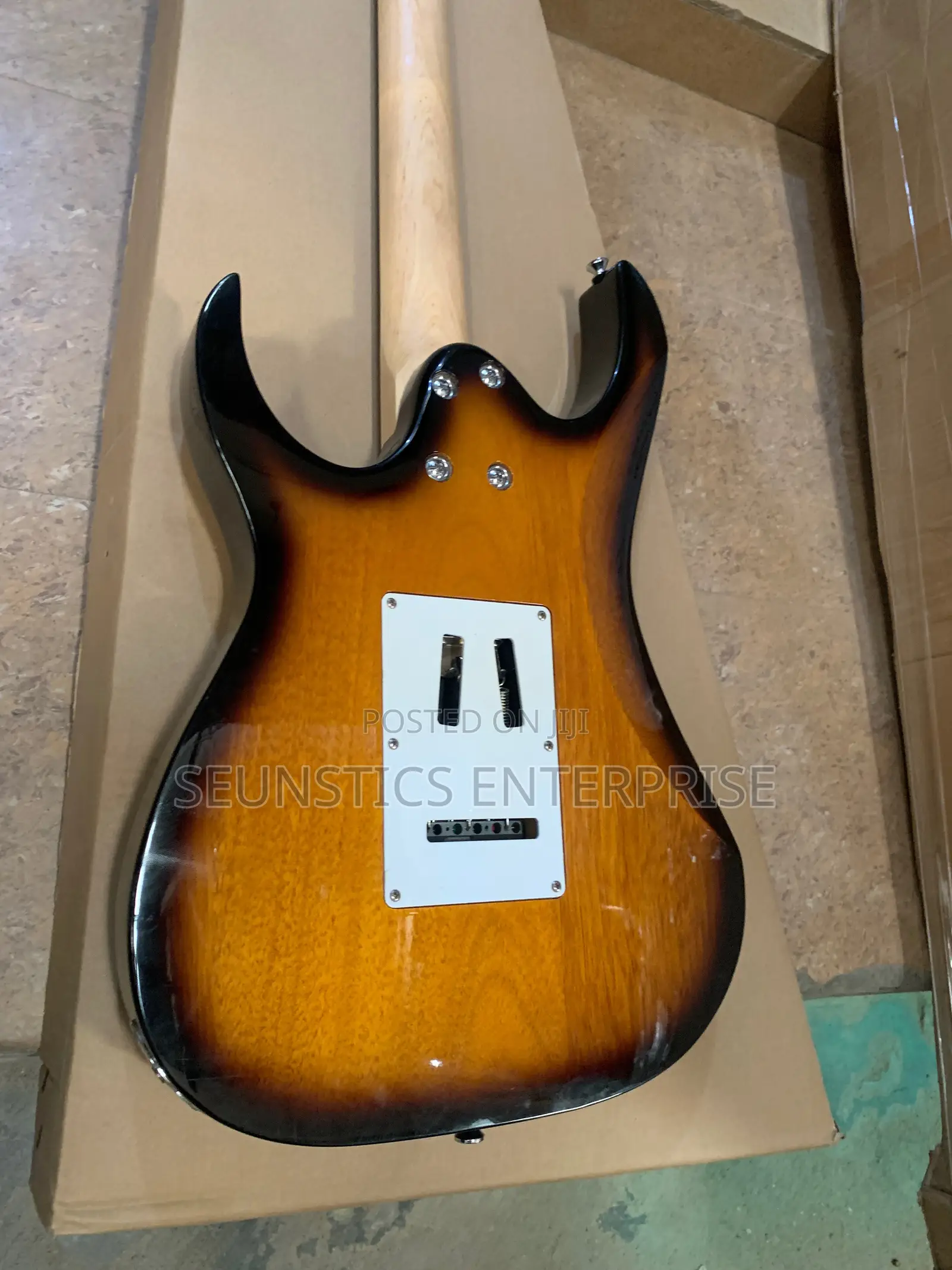 Quality Ibanez GRG 140 Wh Gio Stratocaster Guitar