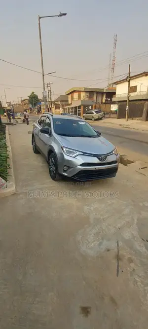 Toyota RAV4 LE AWD (2.5L 4cyl 6A) 2016 Silver