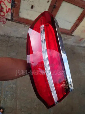 Gle450 Coupe Drive Side Back Lights