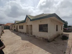 5bdrm Apartment in Oloola Community, Soka for sale
