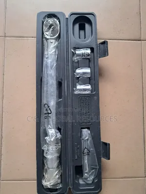 1⁄2" Torque Wrench With Socket (200nm)