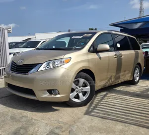 Toyota Sienna LE 7 Passenger Mobility 2012 Gold