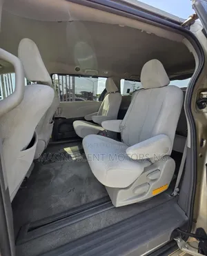 Toyota Sienna LE 7 Passenger Mobility 2012 Gold
