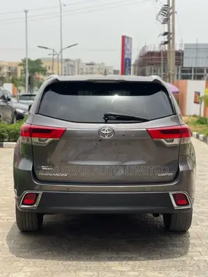 Toyota Highlander Limited Platinum 4x2 V6 (3.5L 6cyl 8A) 2017 Gray