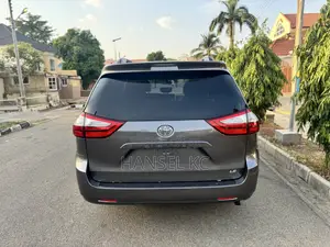 Toyota Sienna LE 7 Passenger (3.5L 6cyl 6A) 2016 Gray