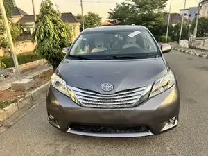 Toyota Sienna LE 7 Passenger (3.5L 6cyl 6A) 2016 Gray