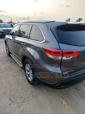 Toyota Highlander XLE 4dr SUV AWD (3.5L 6cyl 6A) 2015 Gray