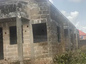 6bdrm Block of Flats in Benin City for sale