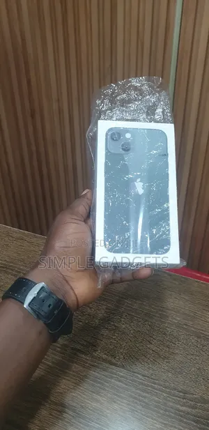 New Apple iPhone 13 128 GB Green