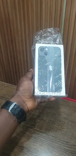 New Apple iPhone 13 128 GB Green