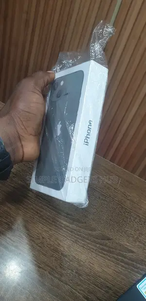 New Apple iPhone 13 128 GB Green