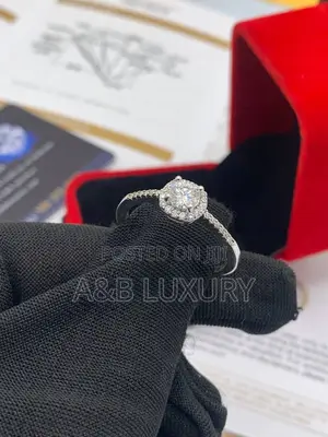 VVS Moissanite Diamond Ring
