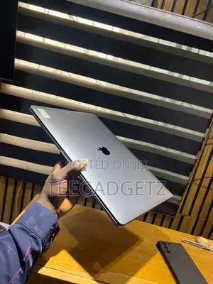Laptop Apple MacBook Pro 2020 16GB Intel Core I5 SSD 512GB