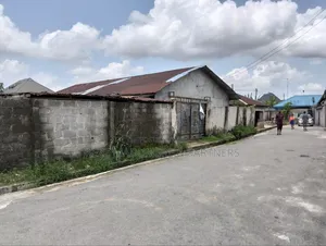 10bdrm Bungalow in Ehi Road , Aba ,Abia for sale