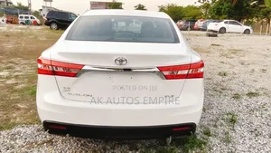 Toyota Avalon XLE Sedar FWD (3.5L 6cyl 6A) 2013 White