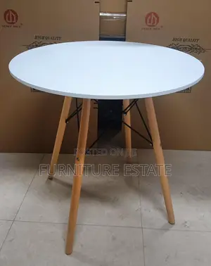 Modern Restaurants Table .