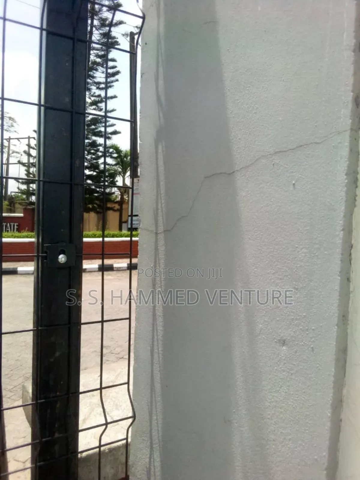 Front Elevation Panel Mesh Wires ( Black Fencing Wires ).